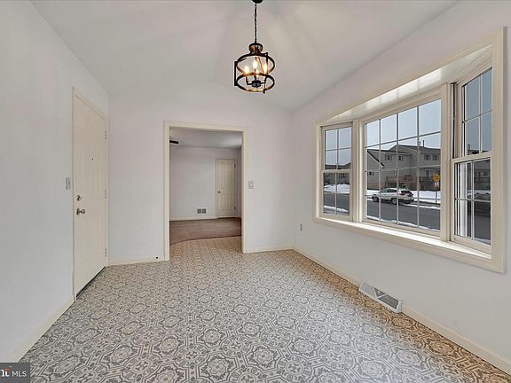 4th image of 2098 Walnut St