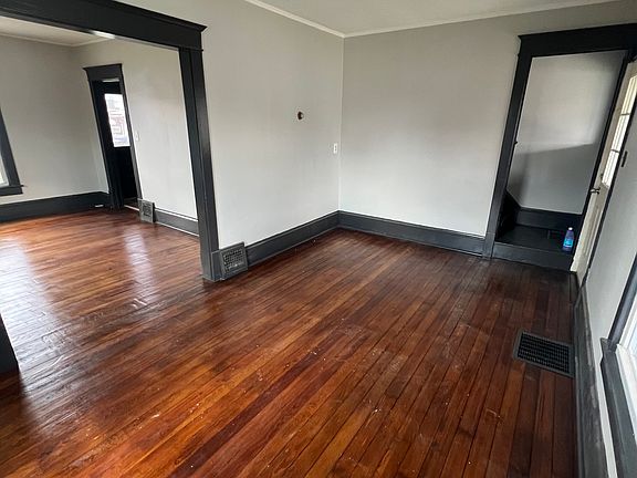 3rd image of 204 1st St NW #A