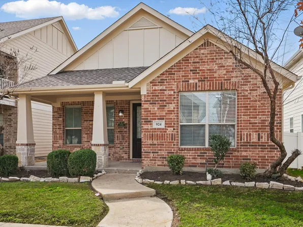 924 Charleston Ln, Aubrey, TX 76227