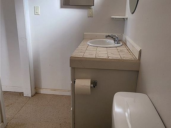 5th image of 6042 Milne Rd