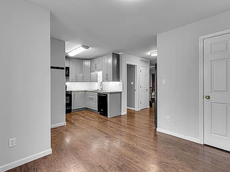 401 Heritage Commons Cir — Photo 41