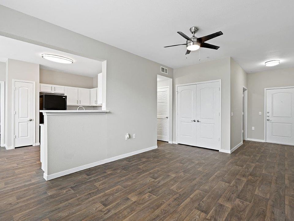 1st image of 16112 North Fwy APT 1424