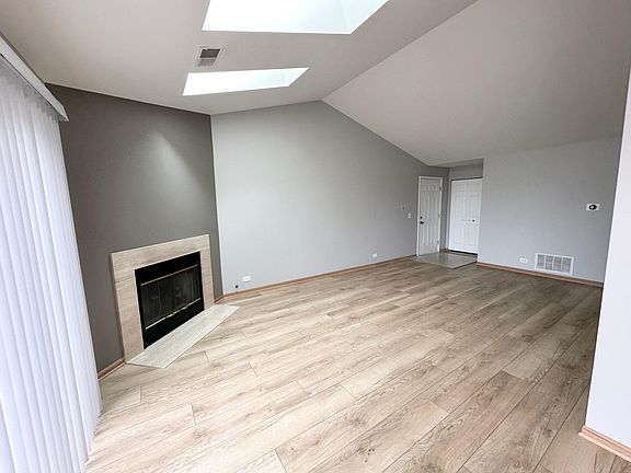 4th image of 2869 Meadow Ln