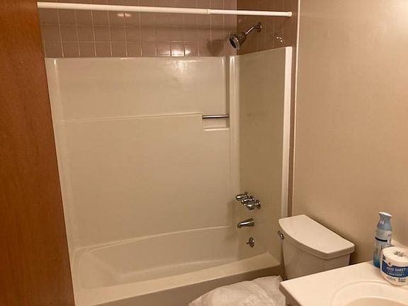 5th image of 65 Cottage St #8910