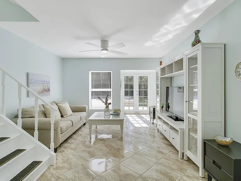 1310 Manor Dr — Photo 10