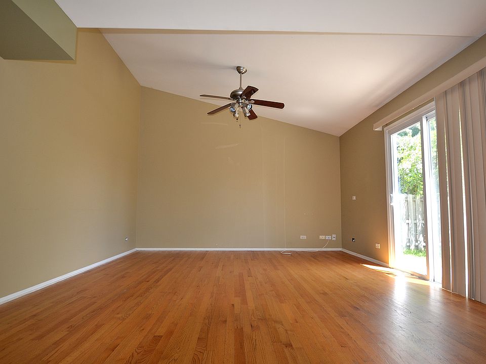 1st image of 201 Pinehurst Dr