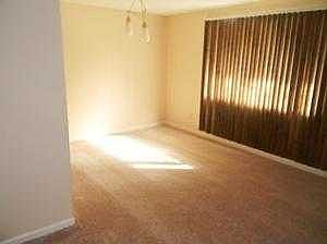 LIVING RM/DINING RM COMBO