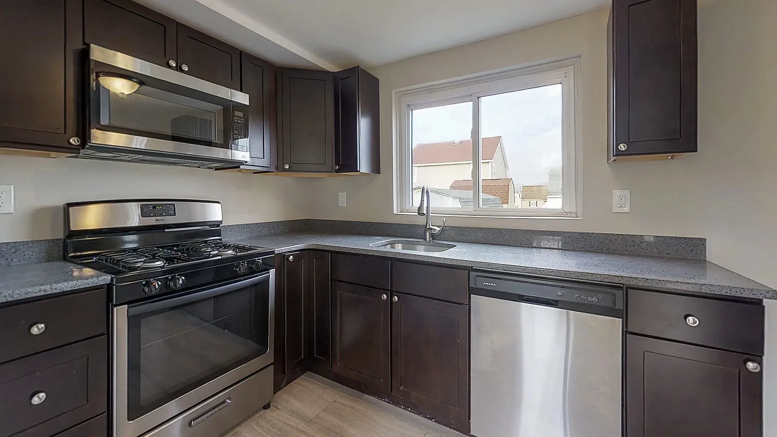 238 Union Ave photo 1
