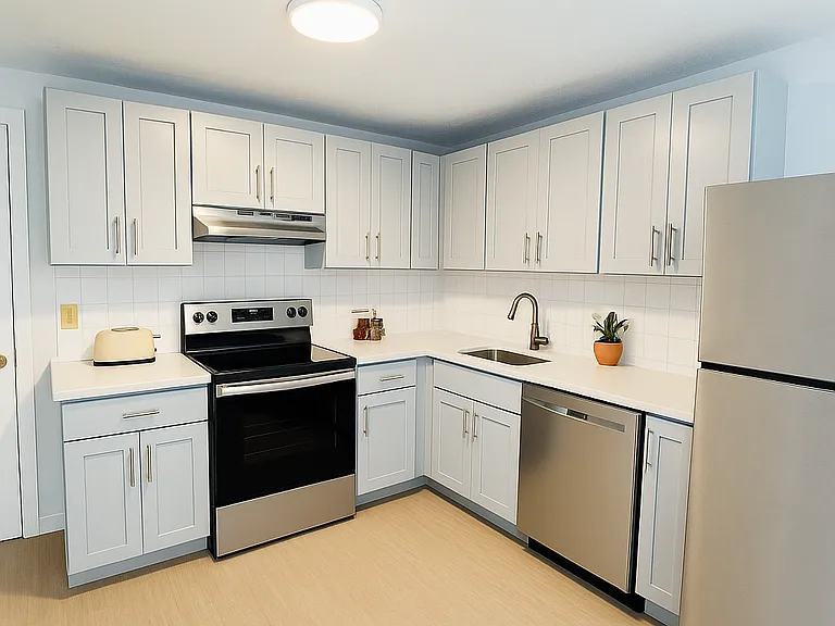 1671 Main St #2 — Photo 3