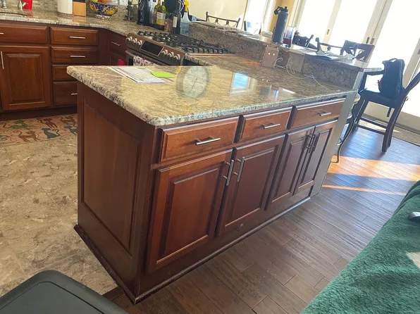 1515 Midwood Dr, White Lake, MI 48386