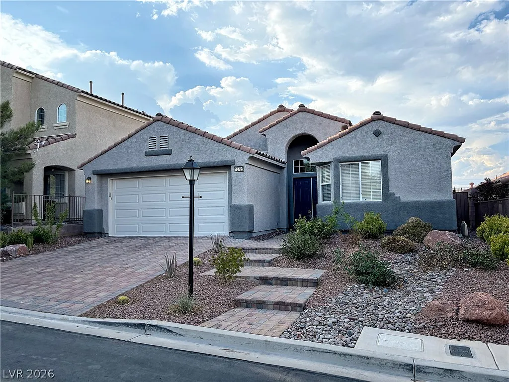 3 bed, 2.0 bath, 1852 sqft, $2,564 — Photo 1