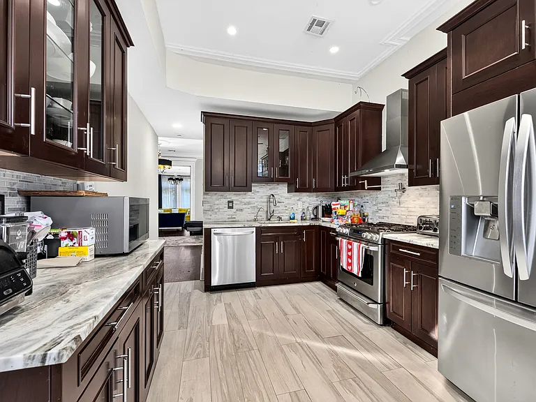 13 Bentley Ave #2 — Photo 2