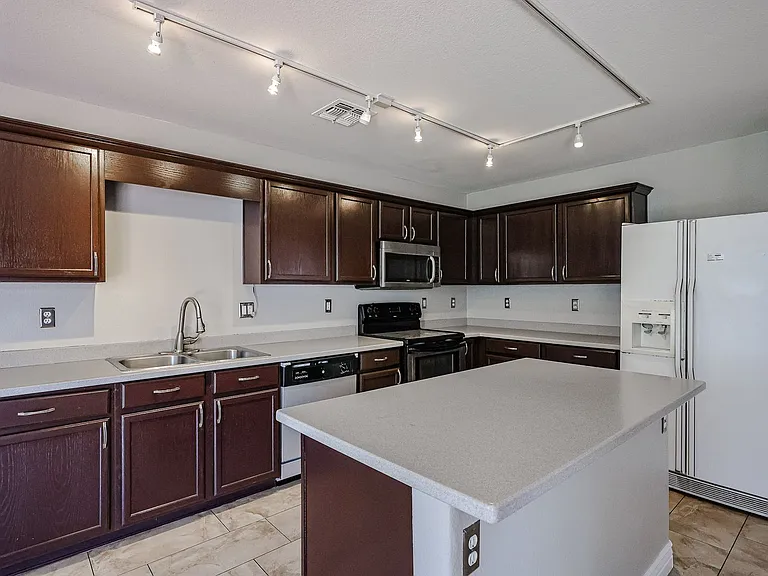 3385 E Longhorn Dr — Photo 9