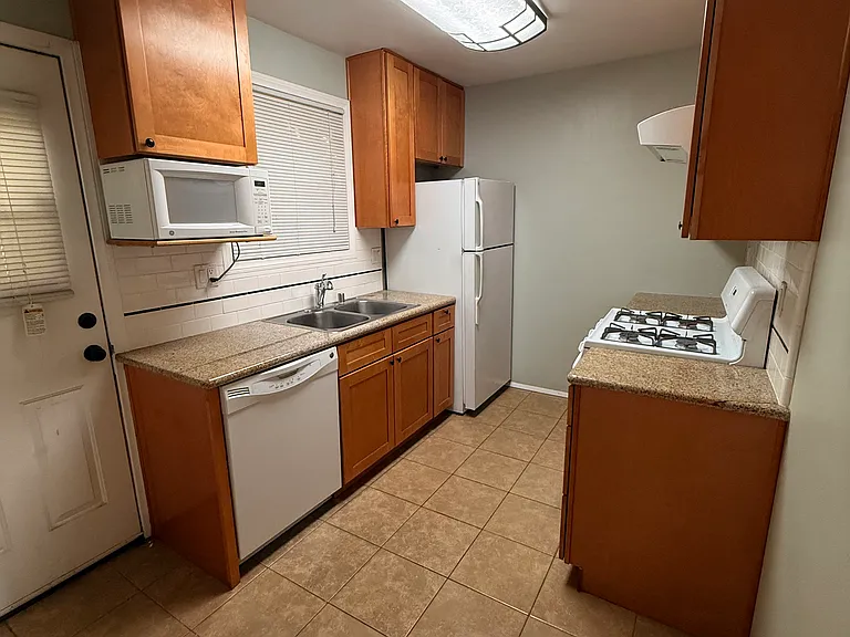 93 El Nido Ave — Photo 4