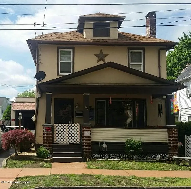 62 Willow St photo 1