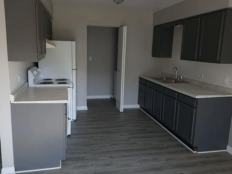 307 N Prairieview Rd — Photo 8