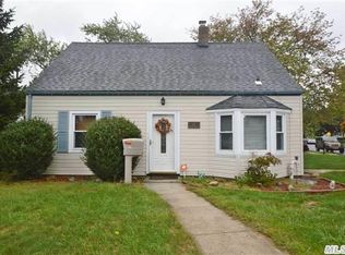 122 Wantagh Ave, Levittown, NY 11756