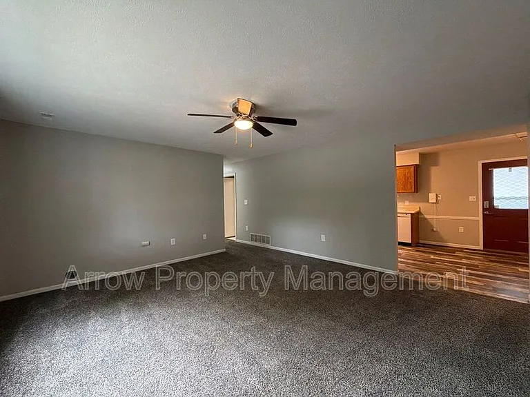 535 S Oak St #3 — Photo 3
