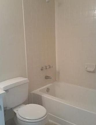 5th image of 421 Palm Cir E