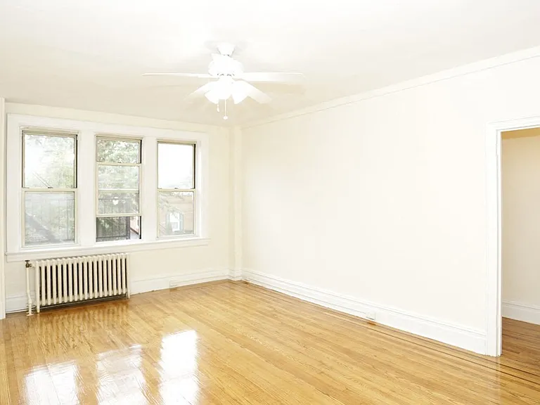 263 Franklin Ave Apartments — Photo 8