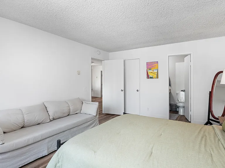 2514 Clairemont Dr #205 — Photo 8