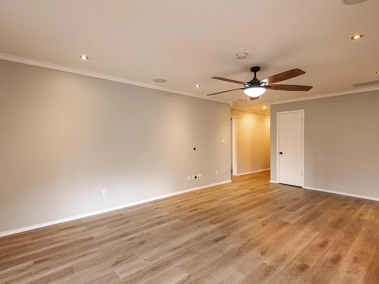 205 E 30th St #1 — Photo 10
