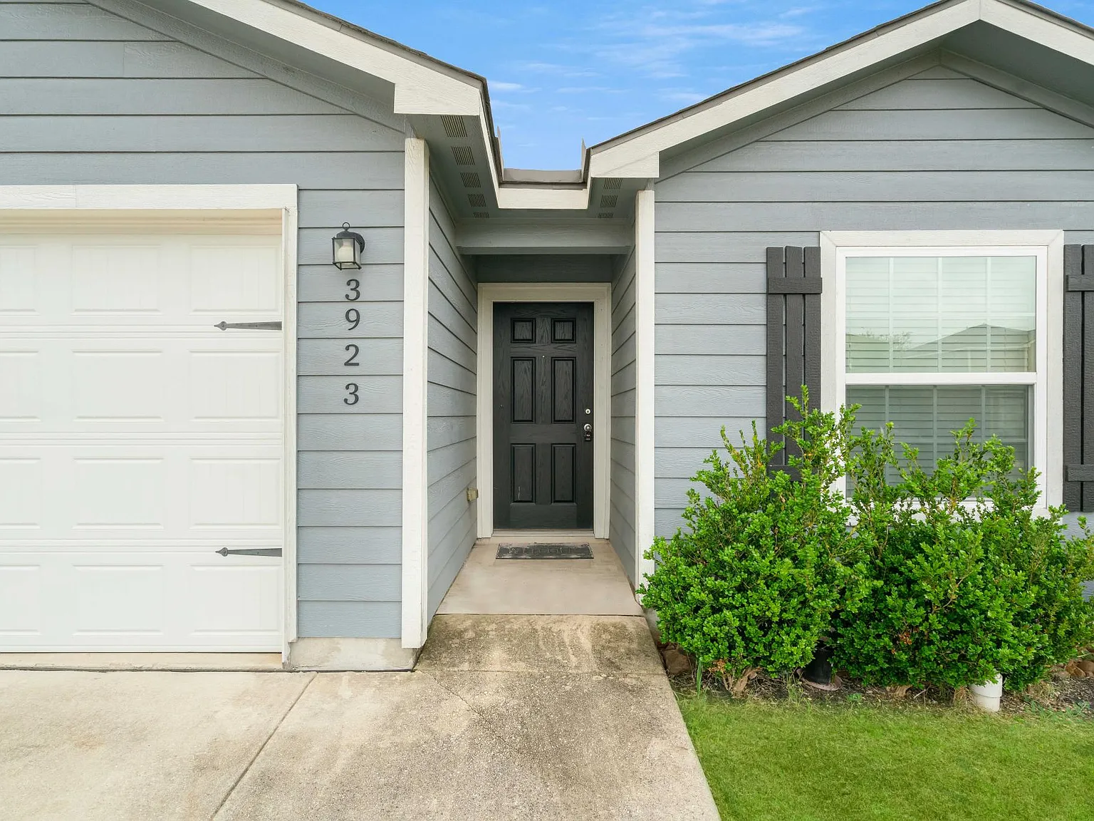 3 bed, 1596 sqft, $1,600 — Photo 2