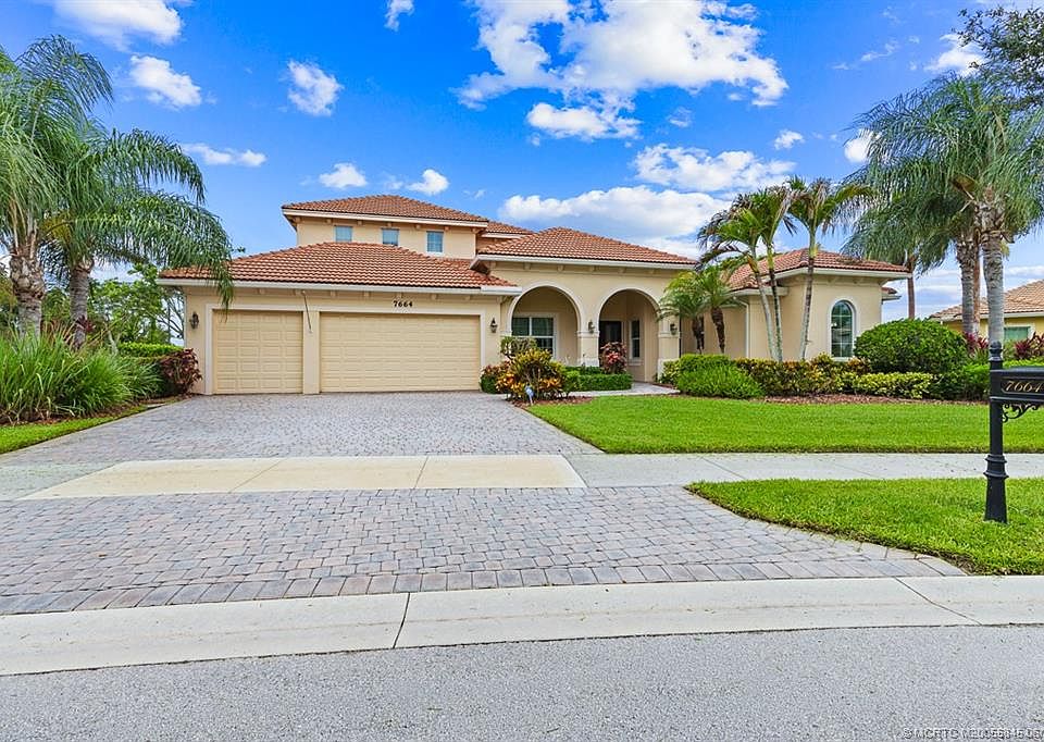 1st image of 7664 SE Belle Maison Dr