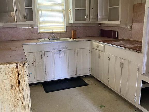 5th image of 811 S 1st St