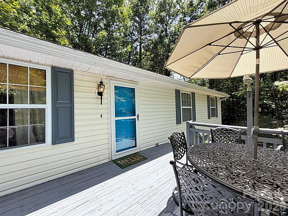 3rd image of 330 Sleepy Hollow Dr