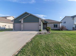 1268 Cherokee St, Nevada, IA 50201
