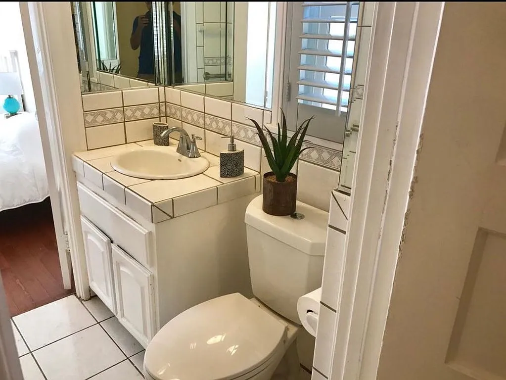 6010 S Harcourt Ave — Photo 4