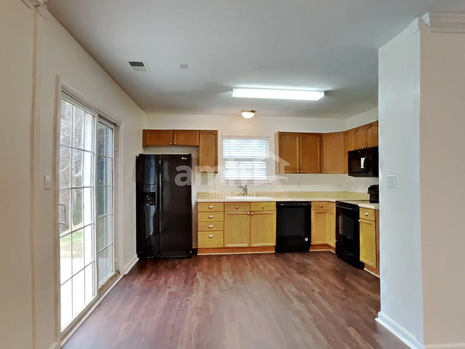 3 bed, 2.5 bath, 1448 sqft, $1,980 — Photo 3