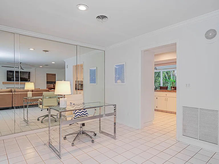 1425 Treasure Cove Ln — Photo 23