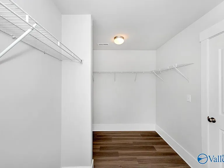 100 River Springs Ct — Photo 21