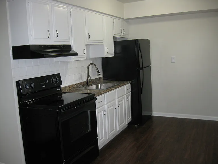 840 Little Bay Ave — Photo 1
