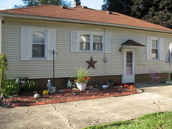3rd image of 405 Washington St