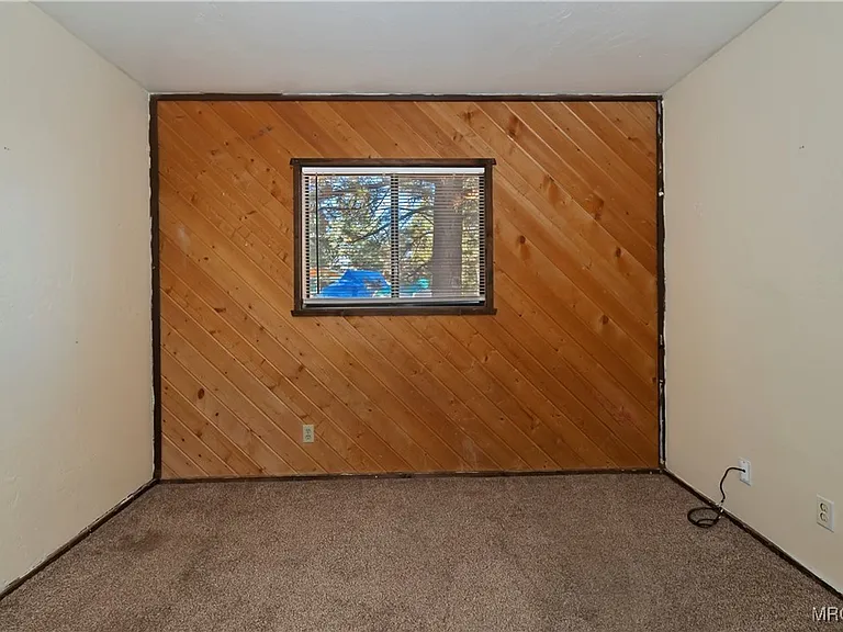 949 Pine Ln — Photo 19