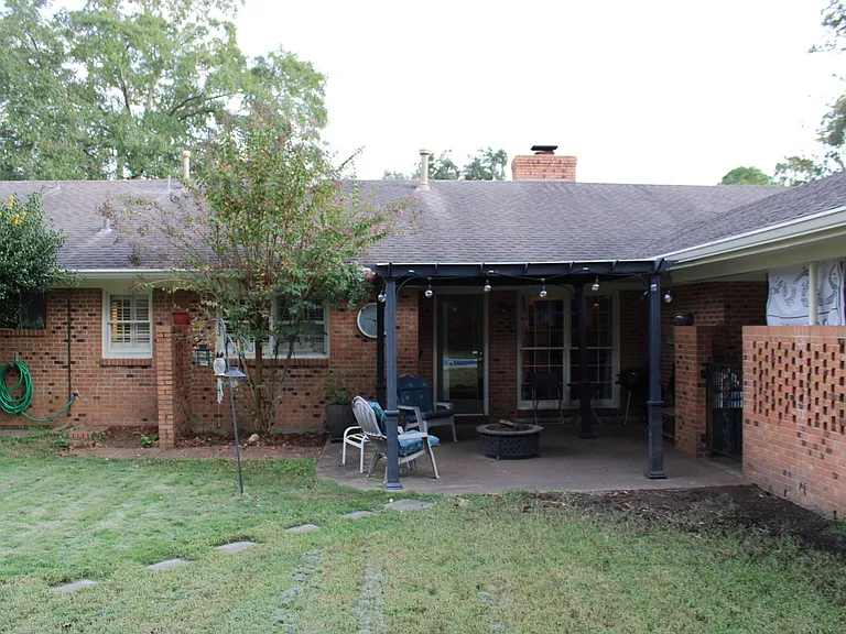 2450 Belcher Dr — Photo 23
