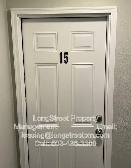 915 SW Adams Ave #13 — Photo 3
