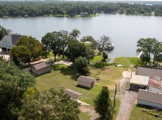 212 Pin Oak Dr, Mabank, TX 75156
