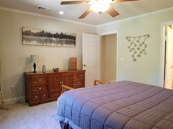 5th image of 6075 Taylor Dr