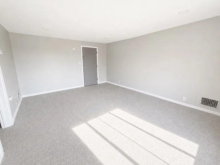 12 Knowlton Ave — Photo 2