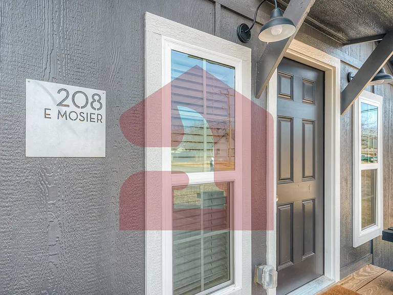 208 E Mosier St — Photo 8