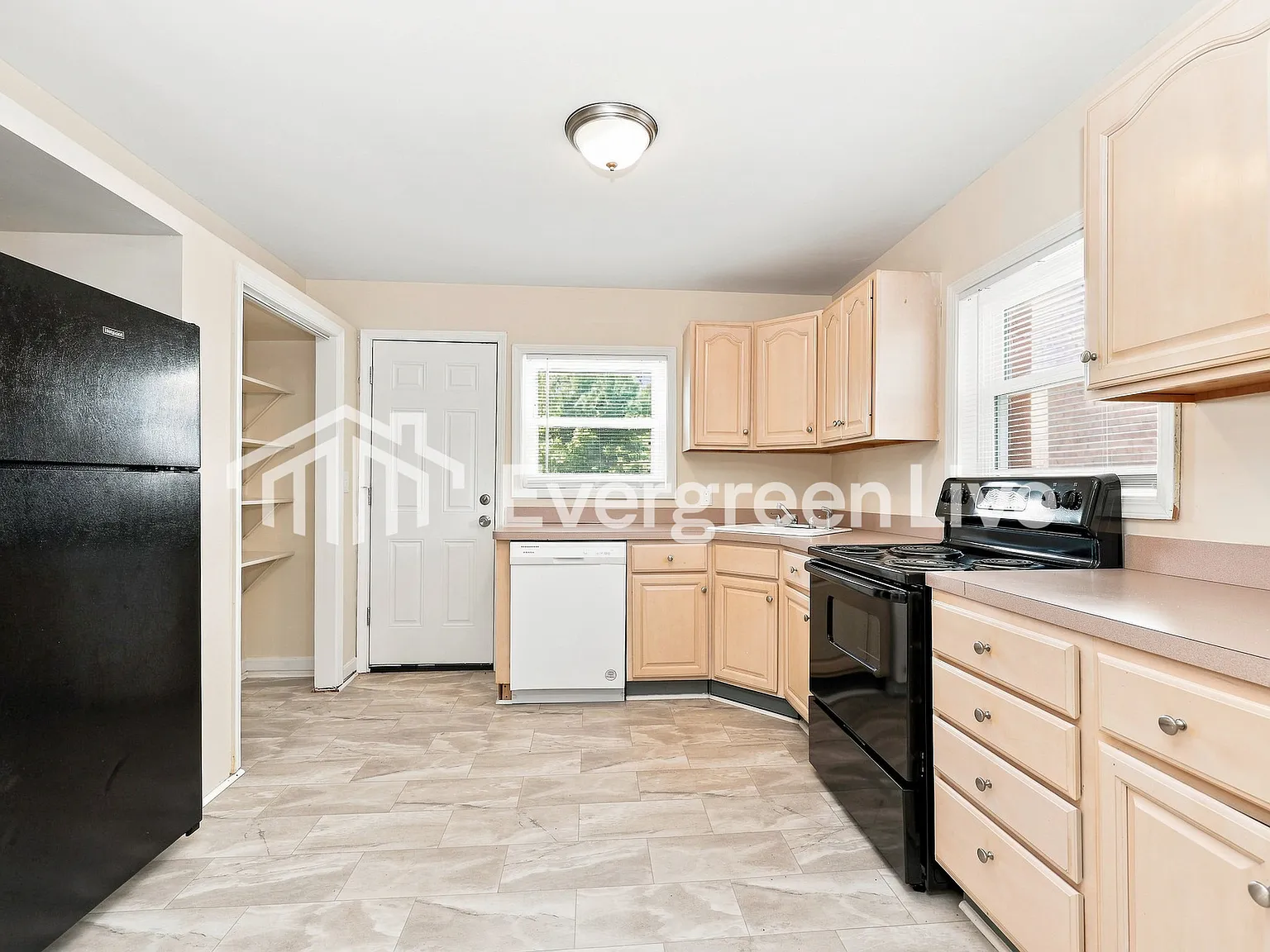 3 bed, 1.0 bath, 1275 sqft, $1,645 — Photo 4