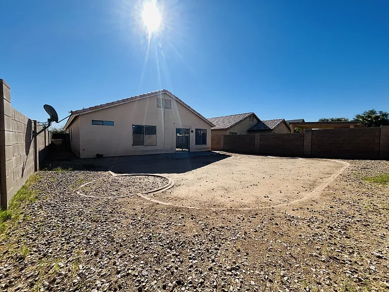 7332 N 70th Dr — Photo 25