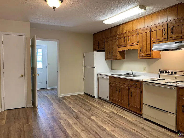 671B Country Club Cir — Photo 5