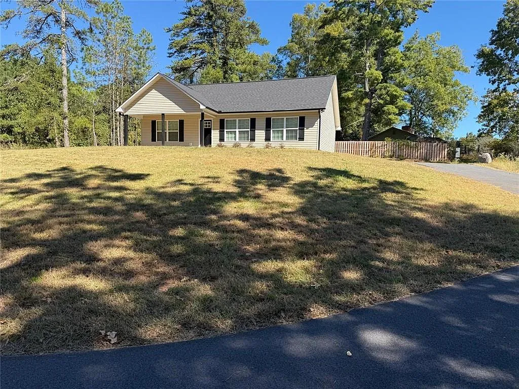3 bed, 2.0 bath, 1178 sqft, $2,000 — Photo 1