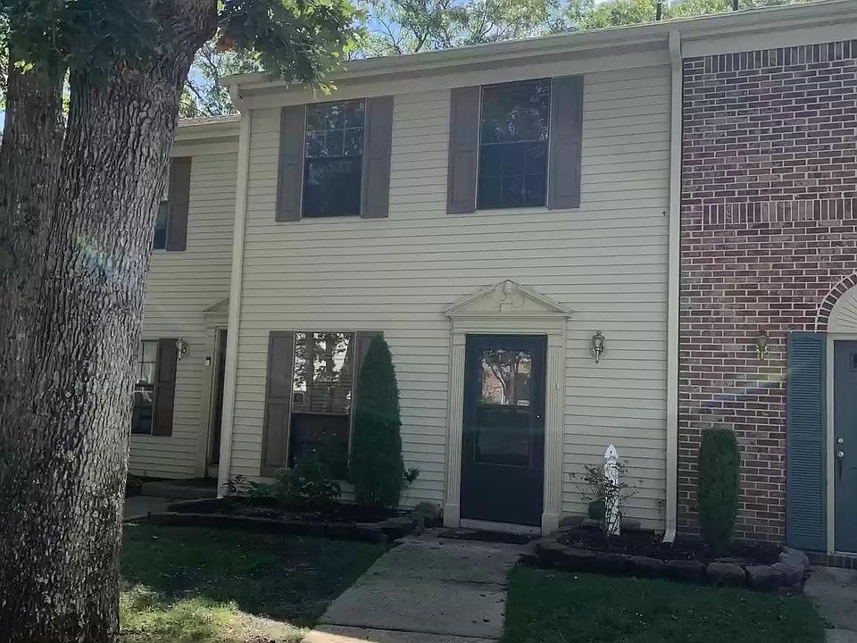 1st image of 32 Greenwich Dr #2005