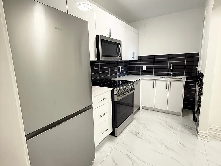 235 Cooper St #2 — Photo 6